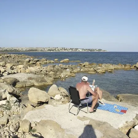 Punta Milocca Sleeps 2 Wifi T764405 *