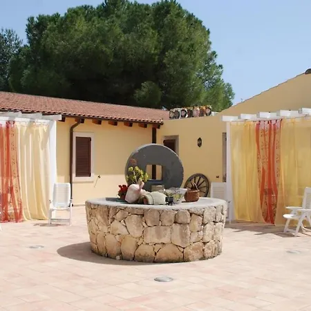 Punta Milocca Sleeps 2 Wifi T764405 * Terrauzza
